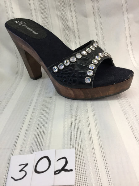 7510 - Nicole Black