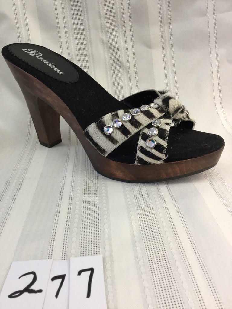 7276 - Nicole Zebra