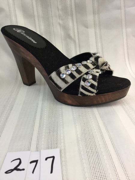7276 - Nicole Zebra