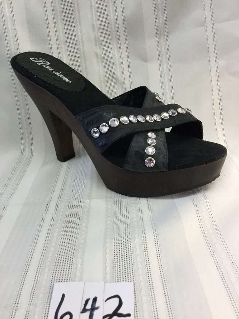 7509 - Samantha Black